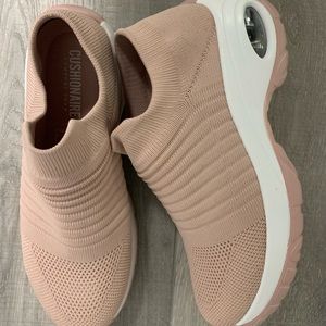 Cushionaire Sneakers